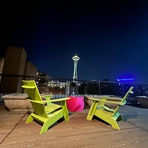 https://cozy-downtown-condo-retreat-with-space-needle-view.seattlehotelsites.com