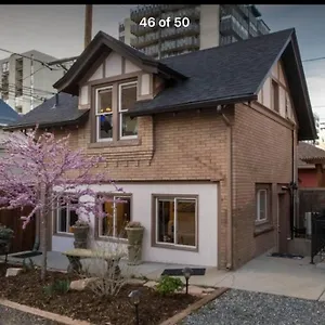 https://knight-campbell-carriage-house.seedenverhotels.com
