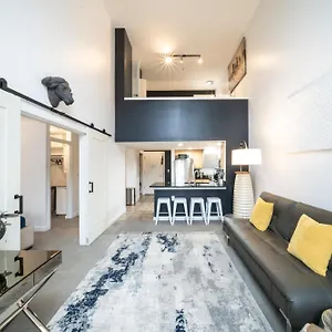 https://modern-downtown-top-floor-penthouse-with-bay-views.seattlehotelsites.com